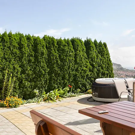 Apartment Sea View Escape 5br Luxury With Hot Tub & Free Parking Baltschik