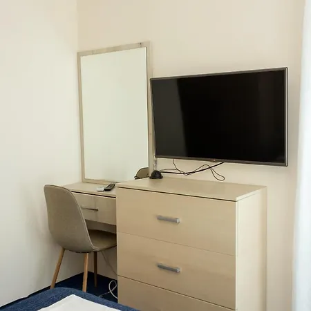 Apartment Sea View Escape 5br Luxury With Hot Tub & Free Parking