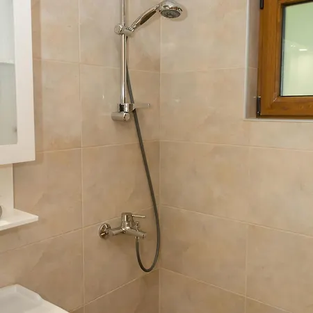 Sea View Escape 5br Luxury With Hot Tub & Free Parking * Balchik