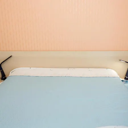 Apartment Sea View Escape 5br Luxury With Hot Tub & Free Parking