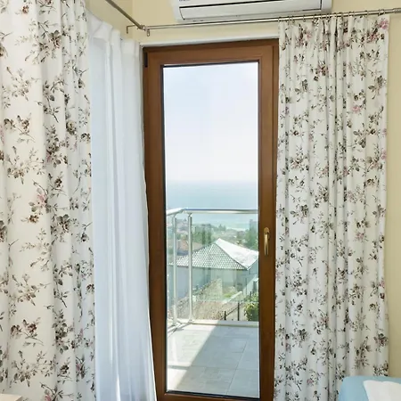 Sea View Escape 5br Luxury With Hot Tub & Free Parking Apartment Baltschik