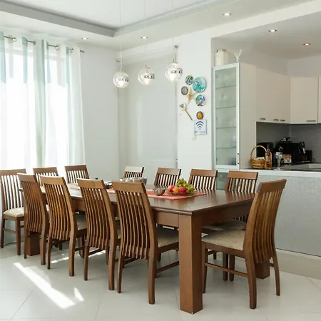 Sea View Escape 5br Luxury With Hot Tub & Free Parking Apartment Baltschik