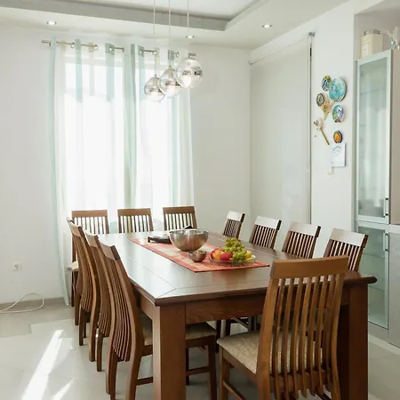 Sea View Escape 5br Luxury With Hot Tub & Free Parking Apartment