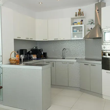 Sea View Escape 5br Luxury With Hot Tub & Free Parking Apartment