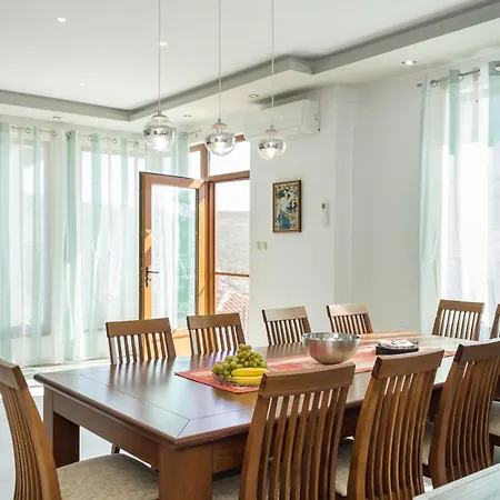 Apartment Sea View Escape 5br Luxury With Hot Tub & Free Parking Baltschik