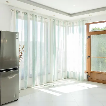 Sea View Escape 5br Luxury With Hot Tub & Free Parking Apartment Baltschik
