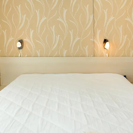 Sea View Escape 5br Luxury With Hot Tub & Free Parking Apartment Balchik